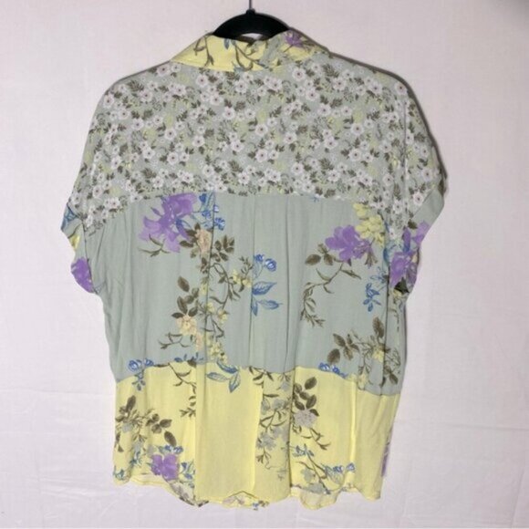 5/$25 Yest Green Yellow Purple Floral Button Up Shirt Sleeve Blouse 12 - Picture 2 of 11